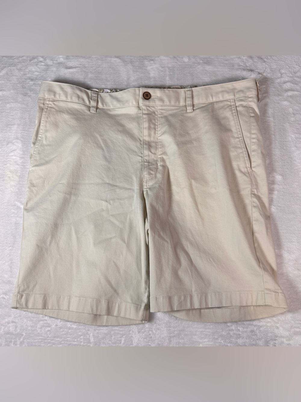 Tommy Bahama Men’s 38 Khaki Shorts 9” Inseam Tencel Stretch Chino NWOT